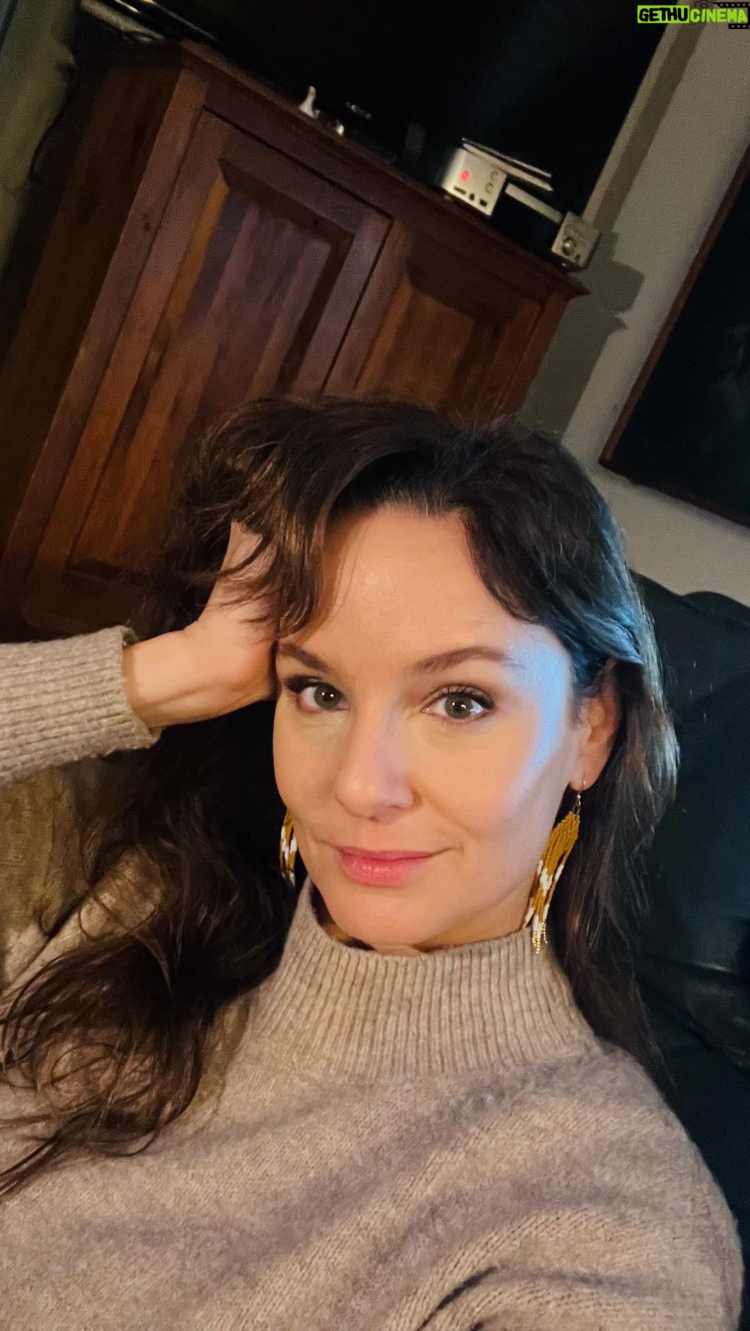 Sarah Wayne Callies Instagram - jan 31 @prisonbreakpodcast drops first 2 episodes 🎙 @pauladelstein & i will see all you fishes there 😘