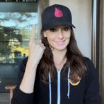 Sarah Wayne Callies Instagram - omg feeling like an idiot but trying . #journeyofathousandmiles #ASL #TCYK 🐦