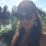 Sarah Wayne Callies Instagram - feeling such gratitude for a stunning summer of community & good food. happy labor day, y’all. . and to my brothers & sisters in labor everywhere - solidarity forever 💪🏽