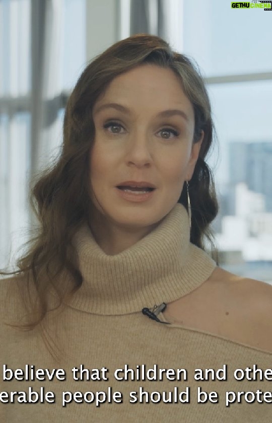 Sarah Wayne Callies Instagram - ⚠️ Our bodies are being polluted without our knowledge. 👀 WATCH @sarahwaynecallies explain who is protecting us from toxic chemicals. . . . . . . . . . Filmed and edited by @shaun_peterson_ #health #environment #environmentalhealth #righttoknow #transparency #healthy #healthyliving #healthylifestyle #wellness #lifestyle #pfas #toxicchemicals #nutrition #nonprofit #instagood #sarahwaynecallies #food #healthyfood #foodsafety #fashion #jewelry #family #kidshealth #childrenshealth #epa