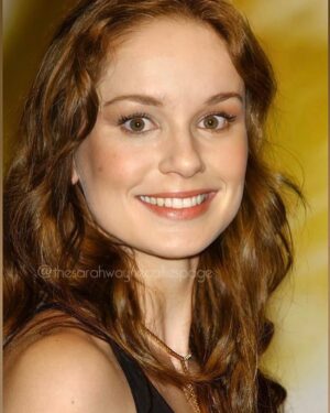 Sarah Wayne Callies Instagram - the first press line i ever walked - scared the crap outta me.  you can see it, can’t you?
💋 
my agent @erwinmore had never had a client so green.  he’s still my manager to this day.
💋 
find good people.  believe in loyalty.