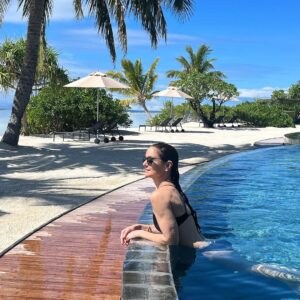 Sarah Wayne Callies Instagram - merry everything 😘 …..from the place i lost track of days