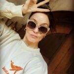 Sarah Wayne Callies Instagram - thanks for the @sealegacy swag, @unlesscollective 🌊 💋 ✌🏽 . #fortheoceans