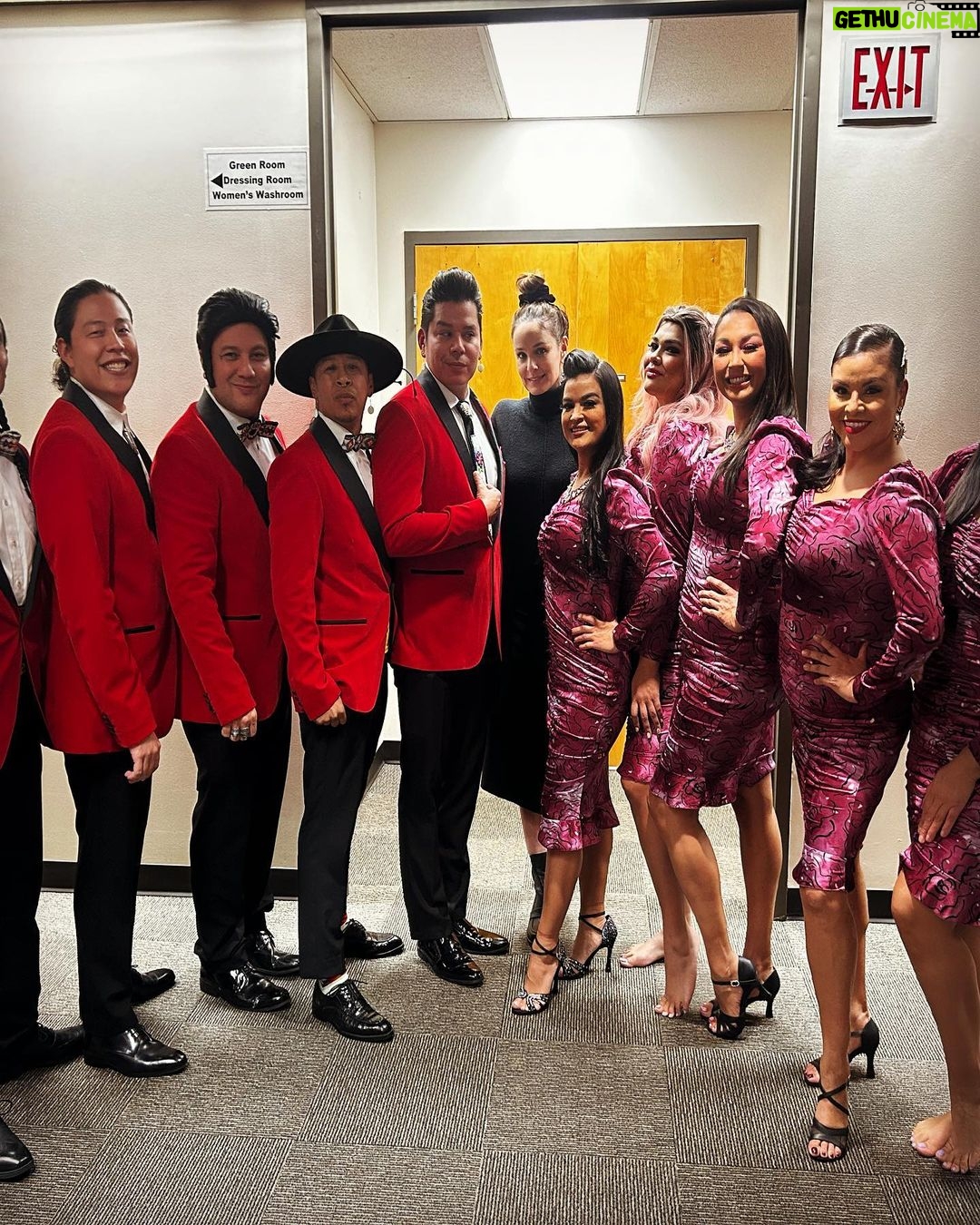 Sarah Wayne Callies Instagram - @bear.grease is a marvelous mashup mixtape of a vision and i loved every second ๐น @crystle_lightning & @elvisrezley have created something that just ought to be seen by everyone ๐น go find them on tour ๐น all. the. flowers.