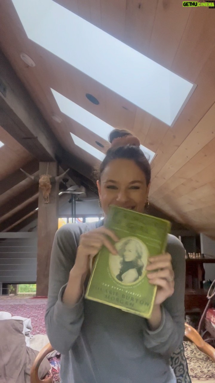 Sarah Wayne Callies Instagram - the arrival of Grimoire Girl 🪄 @hilarieburton i am so grateful for this book 📖 you’re one of those women i wish lived next door because i’d make you into family 😘 happy reading, y’all… it’s magic season 💫