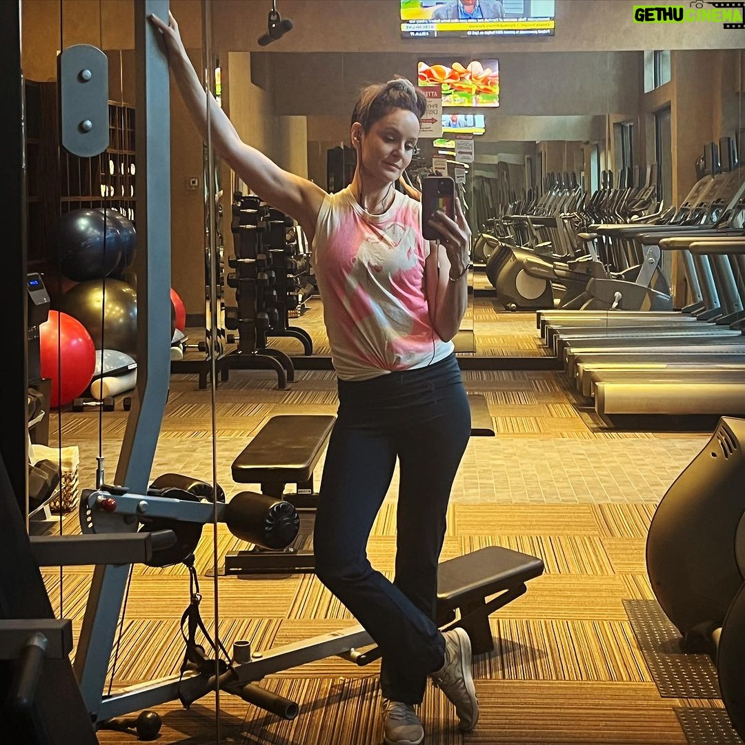 Sarah Wayne Callies Instagram - hotel gym moment wearing my husband’s shirt from 1991 😜