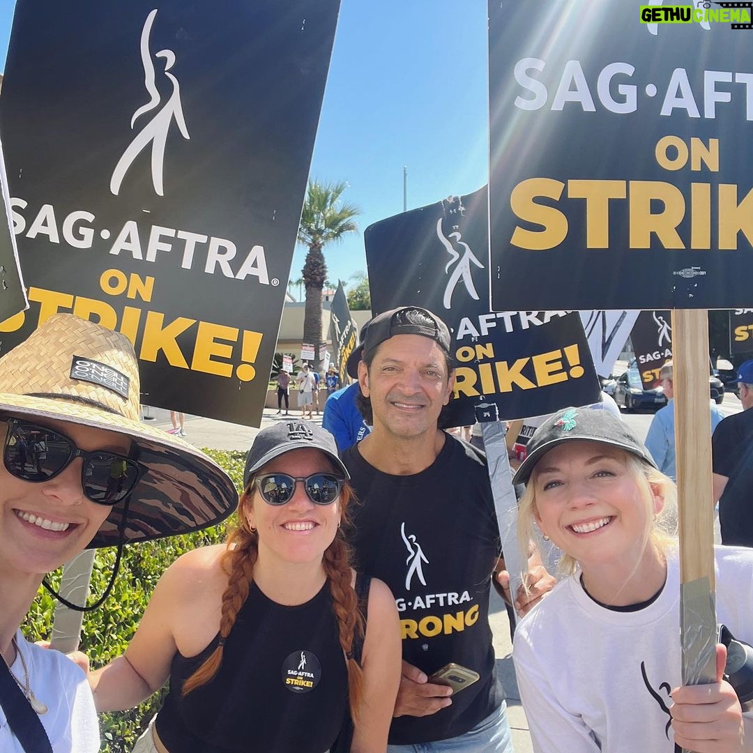 Sarah Wayne Callies Instagram - old & new friends on the line. #sagaftrastrong @sagaftra