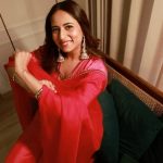 Sargun Mehta Instagram - Nabbe Nabbe dil toddi ❤️‍🩹❤️‍🩹 #jattnuuchudailtakri #15thmarch✈️ Wearing @harshitasinghviofficial Earrings @dilkashbyankita Styled by @devs213 @krutikaa_sharma