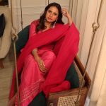 Sargun Mehta Instagram - The OG CHUDAIL 😂 JATT NUU CHUDAIL TAKRI on 15th march in theatres near you Wearing - @harshitasinghviofficial Earrings- @dilkashbyankita Styled by @devs213 @krutikaa_sharma