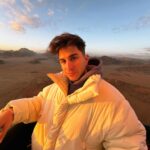 Sascha Burci Instagram – Guarda Mamma sono sul Battle Bus di Fortnite in real life!🎈In quale cittá mi lancio giù? 👀 (Guarda ultima foto) Wadi Rum Desert, Jordan