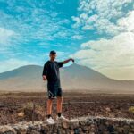 Sascha Burci Instagram - 🇮🇹: Dal mare alla cima del vulcano più alto in Europa, il Teide! 52km a piedi, 2 giorni di viaggio, 1 obiettivo. 🌋 Il desiderio è la chiave della motivazione per riuscire in qualsiasi cosa. 🇬🇧: From the sea to the summit of Europe's highest volcano, Teide! 52km on foot, 2 days of travel, 1 goal. 🌋 Desire is the key to motivation to succeed in anything.