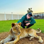 Sascha Burci Instagram – 🇮🇹: Quando si dice: “hai un coraggio da Leone”🦁 
La paura è umana, ma combattetela con il coraggio e con un pizzico di follia.

🇬🇧: When they say: “You have the courage of a lion” 🦁
Fear is human, but fight it with courage and a dash of madness. Dubai –  دبى