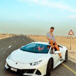 Sascha Burci Instagram – Se non potete volare, correte.
Se non potete correre, camminate.
Se non potete camminare, strisciate.
Ma in ogni caso, continuate a muovervi.
Io ora, posso driftare!! 😍 Dubai –  دبى