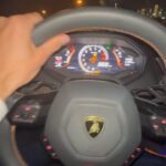 Sascha Burci Instagram – Se non potete volare, correte.
Se non potete correre, camminate.
Se non potete camminare, strisciate.
Ma in ogni caso, continuate a muovervi.
Io ora, posso driftare!! 😍 Dubai –  دبى