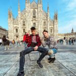 Sascha Burci Instagram - Ciao sono Sascha e oggi volevo cambiare un po’ aria per il nuovo taglio di capelli artistico, quindi ho scelto il Duomo di Milano, proprio al centro della piazza, nessun negozio! Posto più iconico dove poter prendere ispirazione con @gianluca_tadonio per il mio nuovo taglio drip in stile Simone da Orsenigo, l’architetto della meraviglia che vedete alle mie spalle ✨ #art #milano #haircut Duomo di Milano - Milan Cathedral