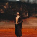 Sascha Burci Instagram - Tranquilli, ci penso io fare Gesù quest’anno! +33 anni festeggiati direttamente nelle sue terre 🤍 #jordan #desert #jesus #christmas Wadi Rum Desert, Jordan