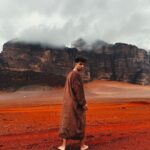 Sascha Burci Instagram - Tranquilli, ci penso io fare Gesù quest’anno! +33 anni festeggiati direttamente nelle sue terre 🤍 #jordan #desert #jesus #christmas Wadi Rum Desert, Jordan