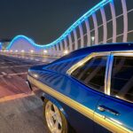 Sascha Burci Instagram - Metto la creatività per il futuro, mantenendo la classe del passato. In una metropoli piena di Lamborghini e Ferrari, riesco sempre a rimanere unico 🎩 Se fossi nato 50 anni fa che auto avresti preso? #epoque #supercar #chevrolet #dubai @deiz.rental Dubai, United Arab Emirates