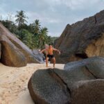 Sascha Burci Instagram - 🇮🇹: Un selvaggio su un’isola selvaggia 🏝️ La prima volta alle Seychelles non si scorda mai. Quale foto vi piace di più? 🇬🇧: A savage on a wild island 🏝️ You never forget your first time at Seychelles. Which photo do you like best? #seychelles #travel #island Mahe, Seychelles