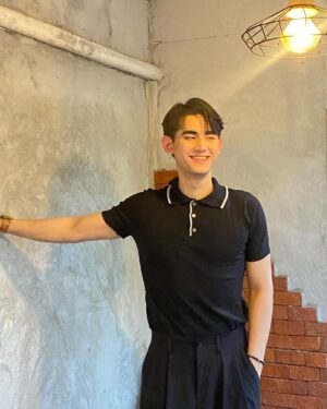 Sattabut Laedeke Instagram - Lightbulb Man ปิ้วๆ