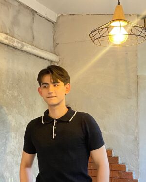 Sattabut Laedeke Instagram - Lightbulb Man ปิ้วๆ