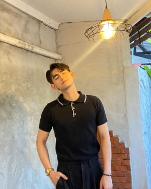 Sattabut Laedeke Instagram - Lightbulb Man ปิ้วๆ