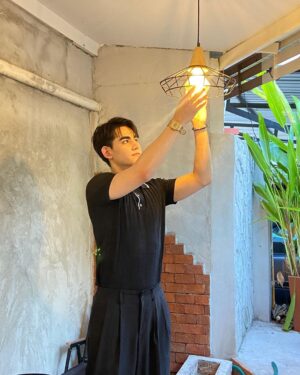 Sattabut Laedeke Instagram - Lightbulb Man ปิ้วๆ