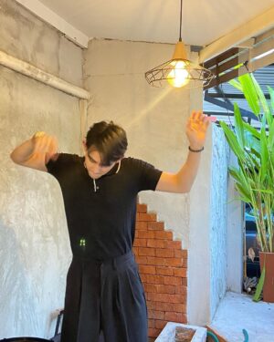 Sattabut Laedeke Instagram - Lightbulb Man ปิ้วๆ