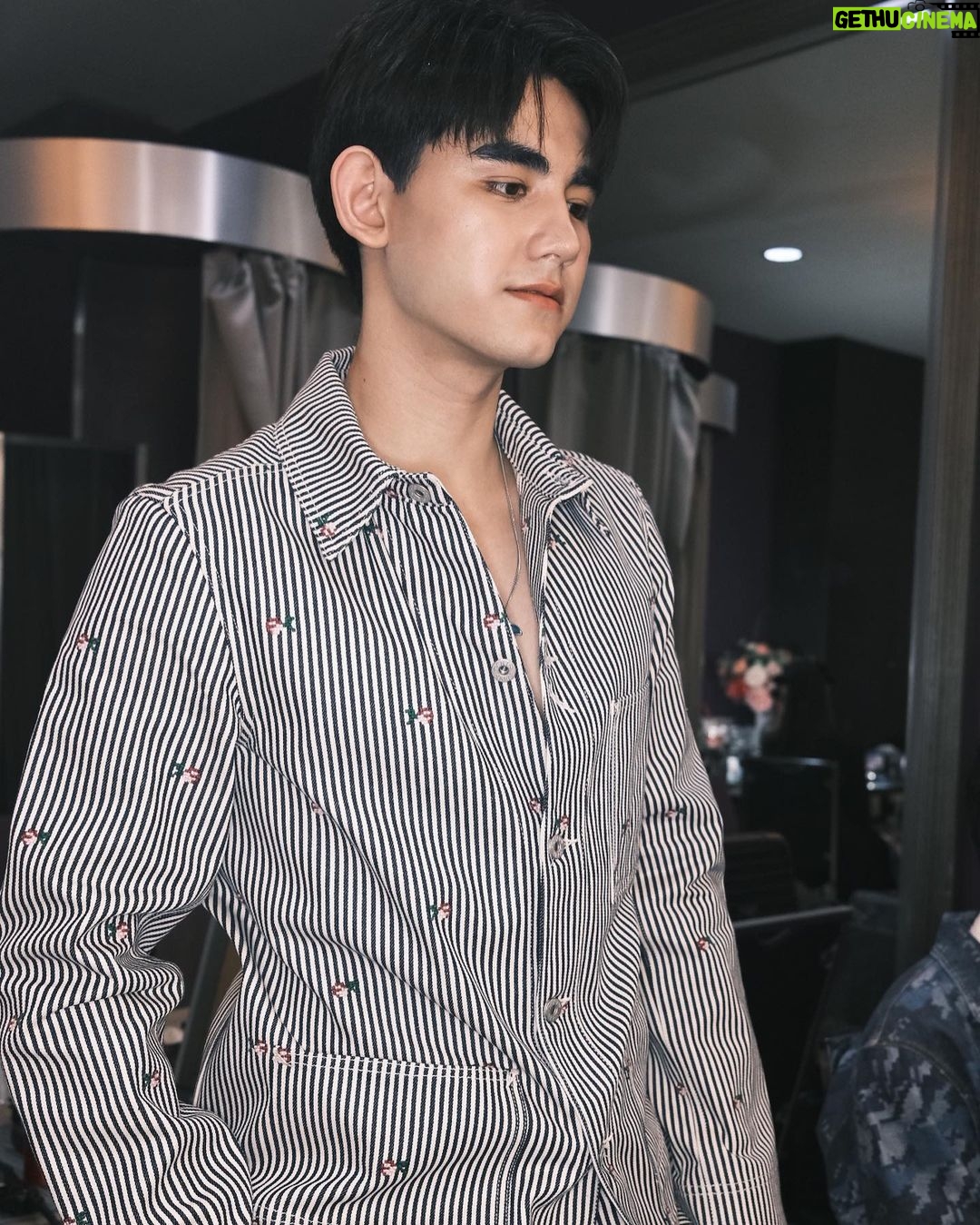 Sattabut Laedeke Instagram - แอบมองเธออยู่นะจ๊ะ