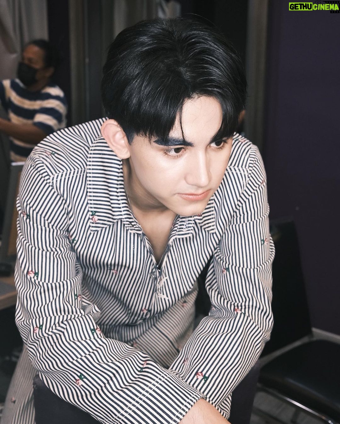 Sattabut Laedeke Instagram - แอบมองเธออยู่นะจ๊ะ