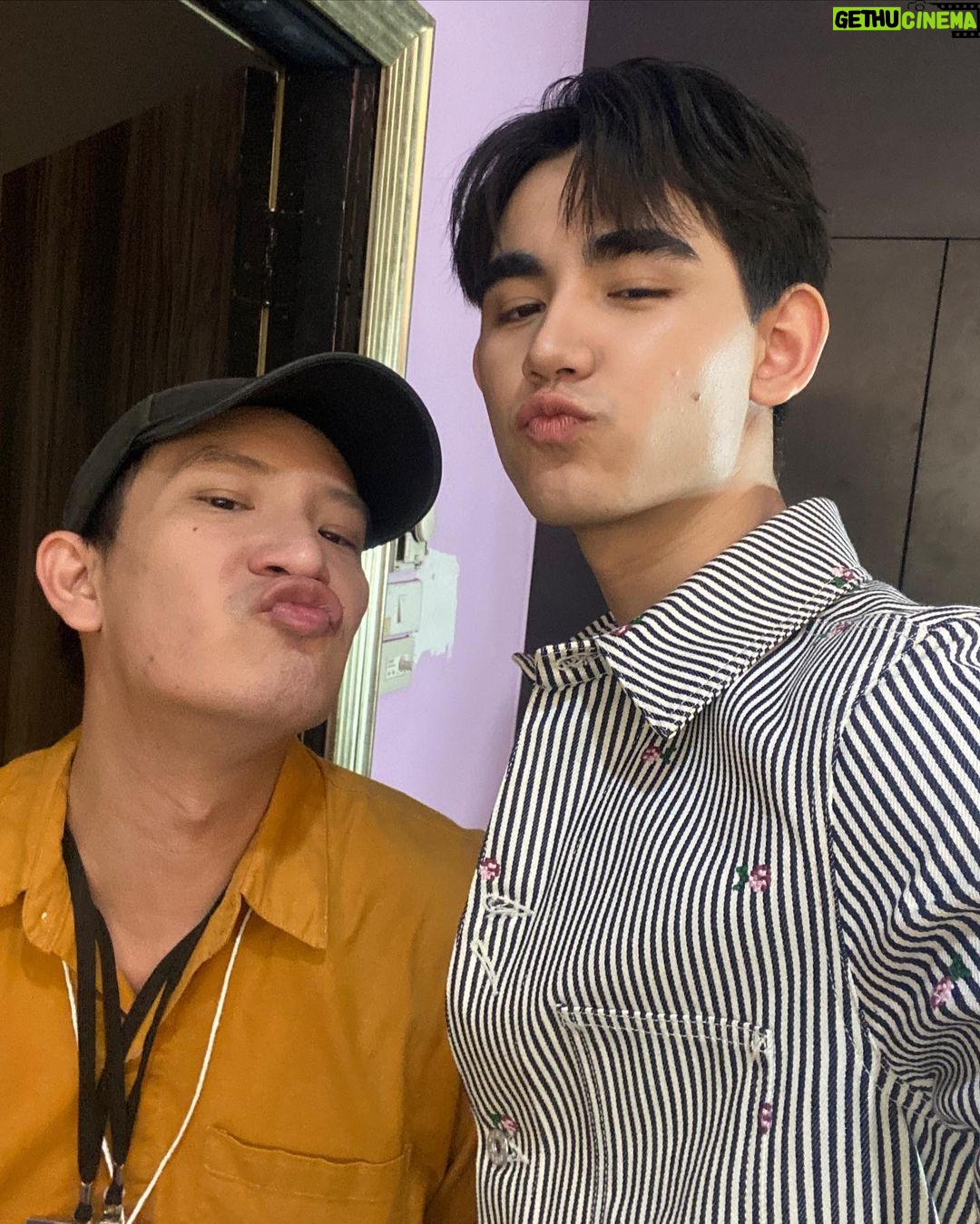 Sattabut Laedeke Instagram - แอบมองเธออยู่นะจ๊ะ