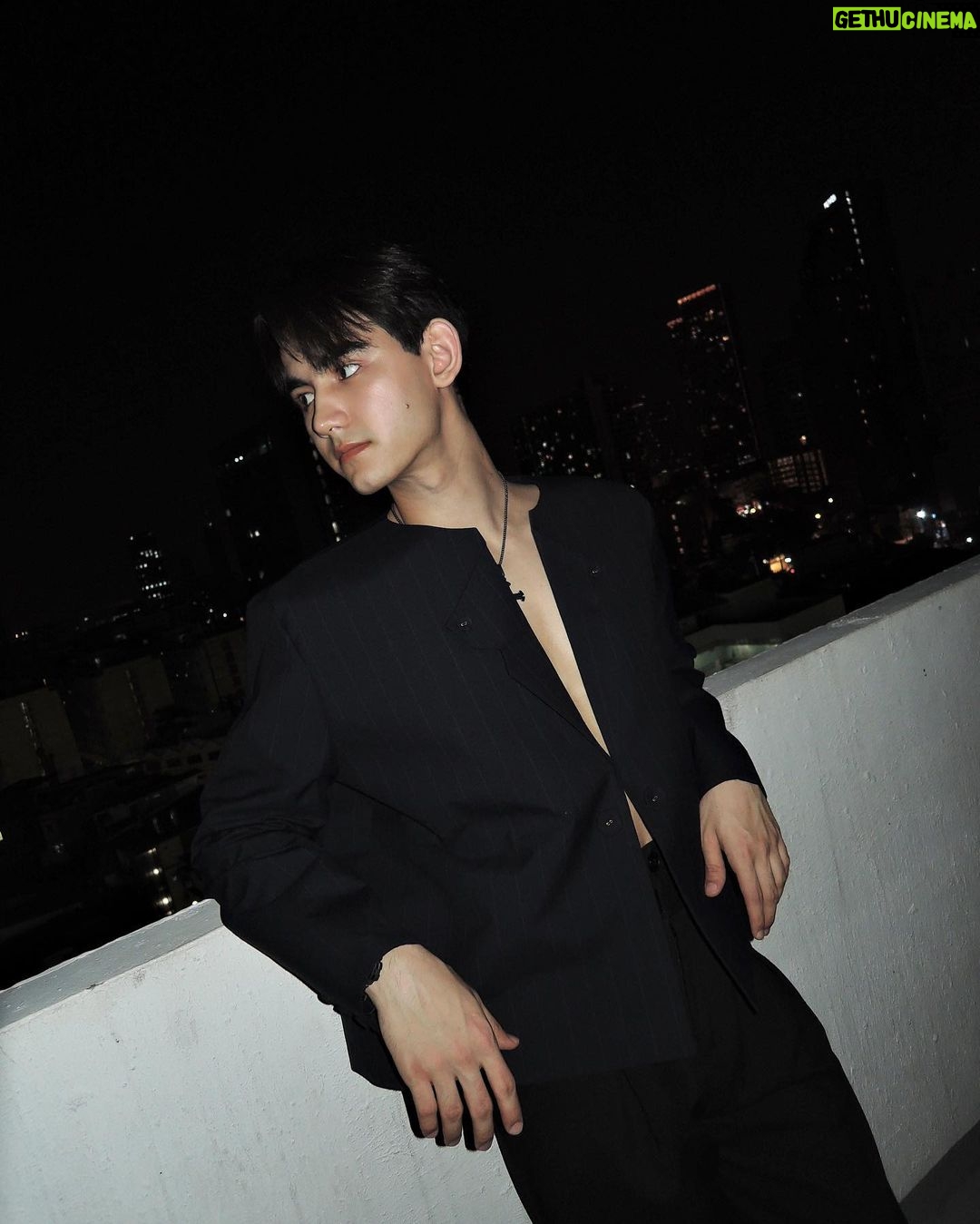Sattabut Laedeke Instagram - 🐈⬛ ✨ Cr: @marc.m_c