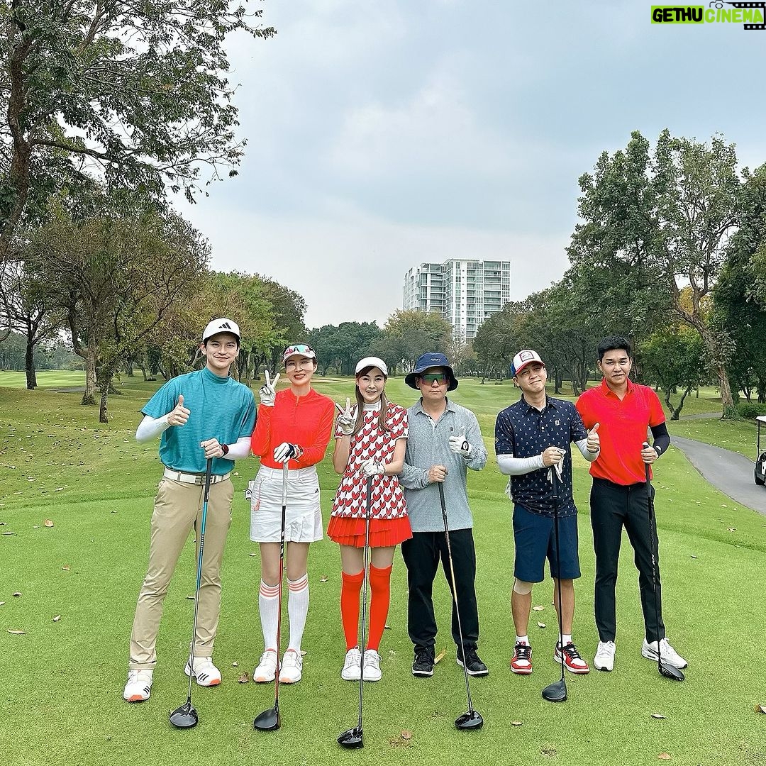 Sattaphong Phiangphor Instagram - ก๊วนตรุษจีนสนุกมากวันนี้ ทีมต๊อบเต๋าแพ้ทีมสาวๆ🥲รอบหน้าแก้มือใหม่นะครับ