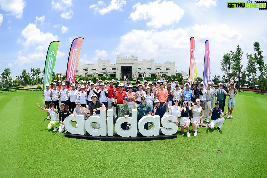Sattaphong Phiangphor Instagram - วันนี้มาแข่งกับเยาวชนทีมชาติไทยครับ ปล. Mc80 คู่ใหม่สวยมาก🤟🏻 #adidasgolf #adidasgolfvsnationalthailandgolfteam #mc80 Robinswood Golf Club