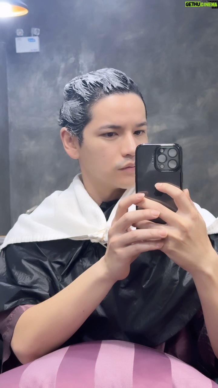 Sattaphong Phiangphor Instagram - ปิดกล้อง ลิเกหมอลำแล้ว ทำสีผมได้✌🏻 วันนี้มาทำสีผมร้านประจำ @guiro.salon53 #Taostp