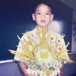 Sattaphong Phiangphor Instagram - เปิดอัลบั้มรูปสมัยเด็กๆดู ก็ค้นพบว่าตอนเด็กเราถือพานบ่อยขนาดนี้เลยหรอ ด.ช.เต๋า 😂