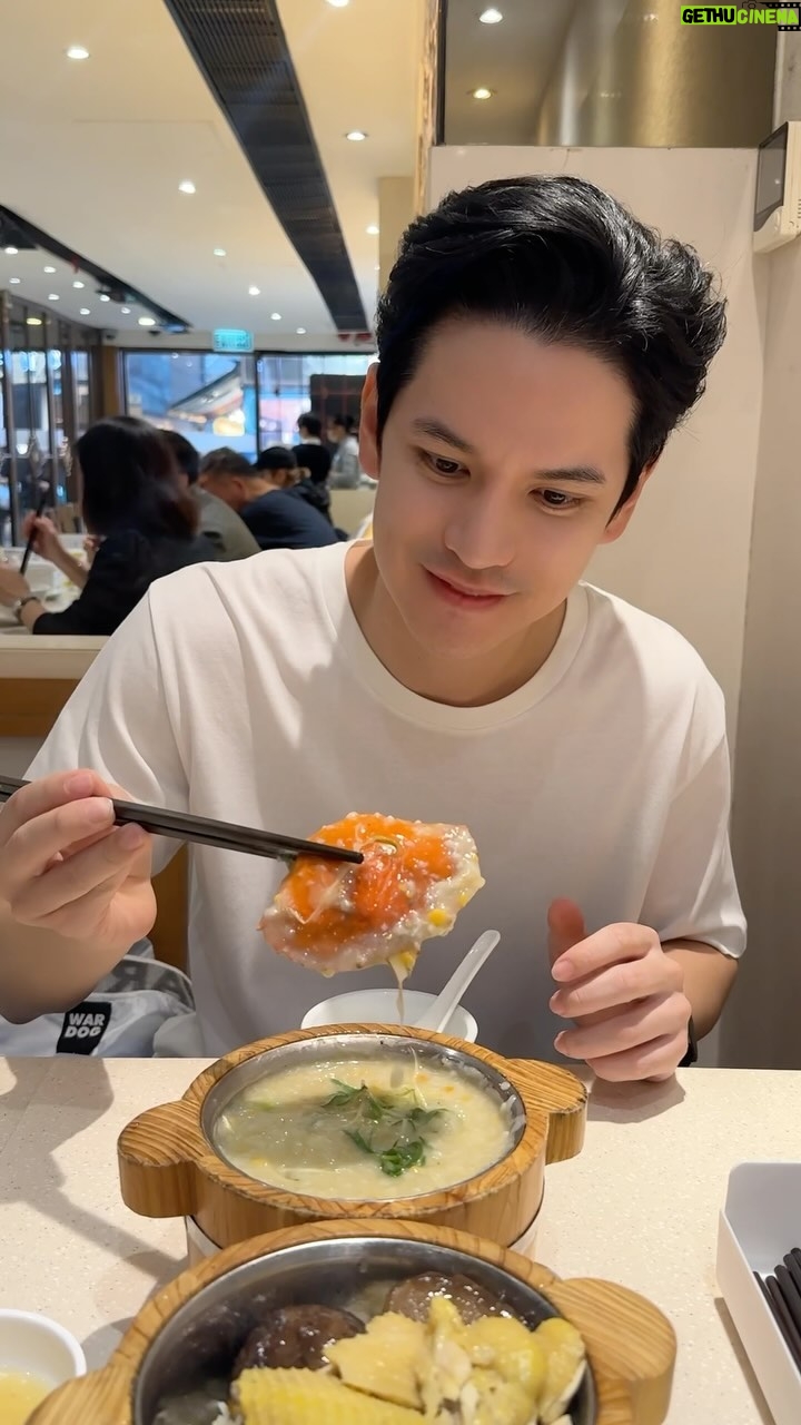 Sattaphong Phiangphor Instagram - ร้าน Chee kei เมนูที่ต้องสั่ง โจ๊กปู กับข้าวมันไก่ อร่อยมาก #Taostp #ติดเต๋า #Hongkong