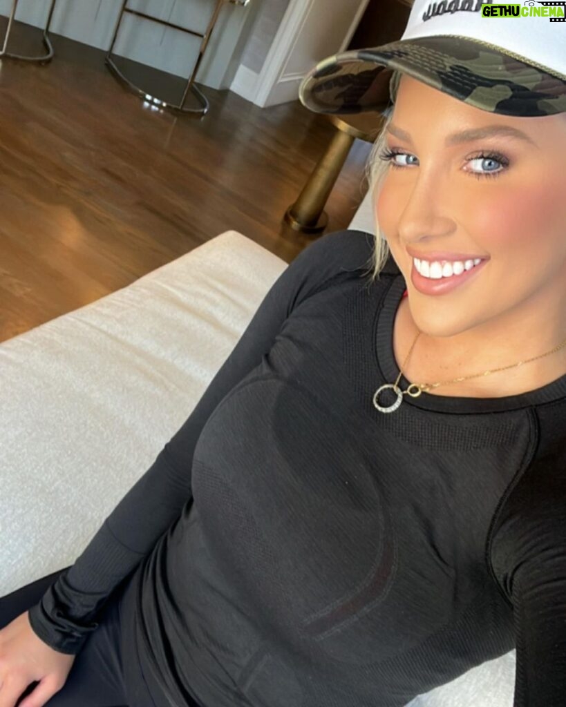 Savannah Chrisley Instagram - Find a reason to SMILE today 🥰💕