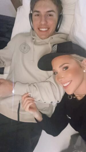 Savannah Chrisley Instagram - My whole world 🌍 
•••
It takes A LOT of energy to be negative. I choose to laugh. I choose to smile. I choose to love. I choose to learn. I choose to be patient. I choose to be kind. I choose to find my hope in God. ❤️ Life can really SUCK sometimes… but these laughs and smiles have shown me that beauty can rise from the ashes. Nothing is forever…. Until we’re all together again… it’s “The Three Musketeers” ❤️ #iloveyoumom #iloveyoudad