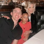 Savannah Chrisley Instagram - “Hey guys… let’s take a cute pic!!” ••• “My family is my life, and everything else comes second as far as what’s important to me.” ❤️