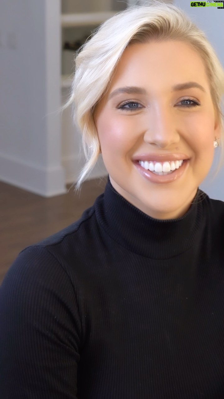 Savannah Chrisley Instagram - Anyone else struggle to get in the Valentines Day spirit? 🤣 Let’s play a little game of “This Or That - Celebrity Crush Style.” with @sassybysavannah NEW blush duo 💕I just didn’t allow @erin_dugan to out me 🤣