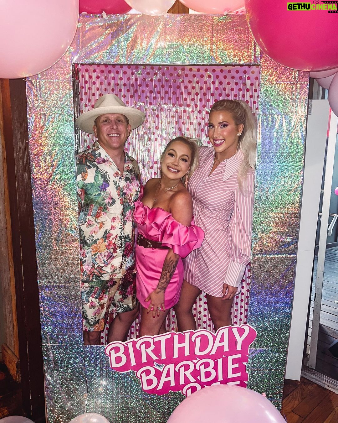 Savannah Chrisley Instagram - Had to throw a drunken Barbie birthday for the REAL BARBIE! @raelynnofficial LOVE all my people 💕