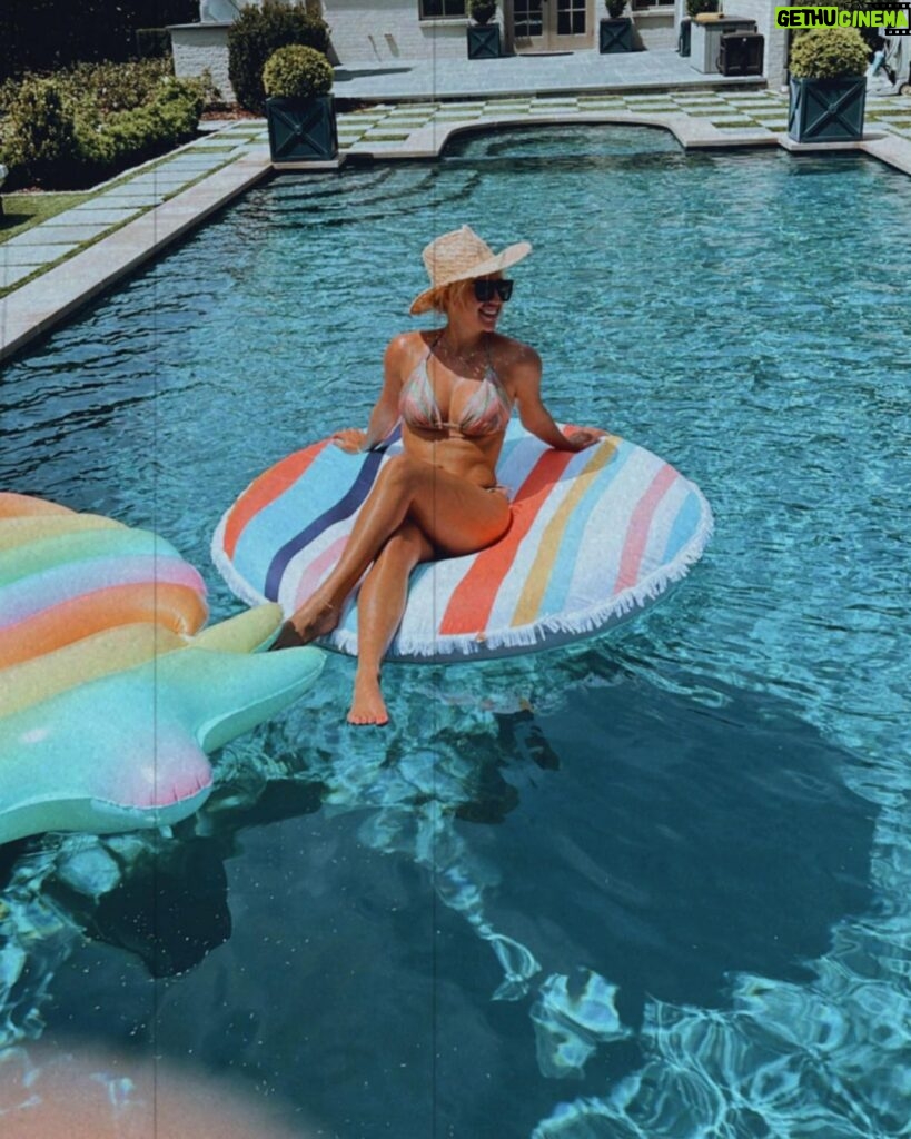 Savannah Chrisley Instagram - My name is Savannah and I like long romantic walks down EVERY aisle in target…now meet all my new float friends! 😉😂 #basicbsummer