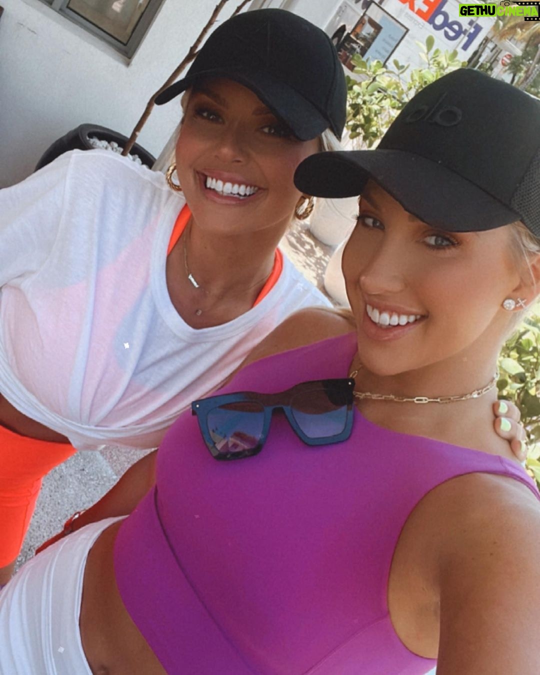 Savannah Chrisley Instagram - Growing Up Chrisley season 4 - comin to @eentertainment 😉🎉 #lifeisaparty #miamibaby