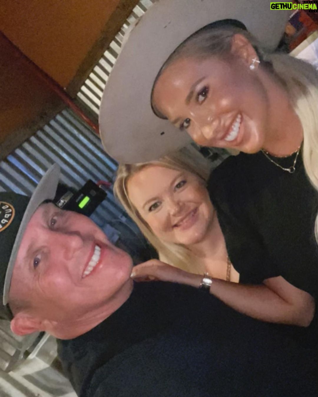 Savannah Chrisley Instagram - No filter Monday!! Living in Music City is my FAVORITE thing 😍🥰 @chaddlife @preneel35