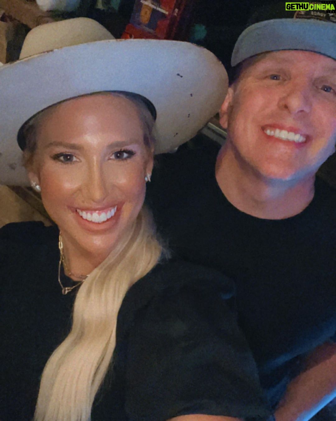 Savannah Chrisley Instagram - No filter Monday!! Living in Music City is my FAVORITE thing 😍🥰 @chaddlife @preneel35