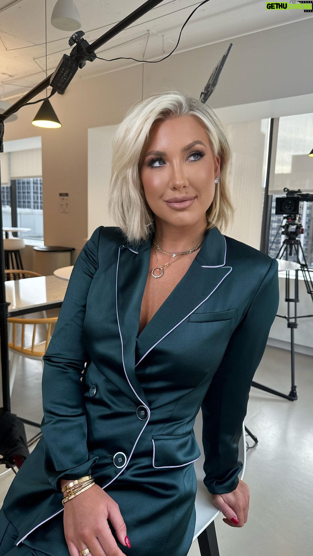 Savannah Chrisley Instagram - This woman. Can’t explain how proud I am of you @savannahchrisley . This year has taught you hard lessons, but you always seem find the quickest possible route to positivity. So blessed to know you and so blessed for our group of bandits 🤣 we got your back ALWAYS. Merry Christmas y’all! . . . . . #bestfriends #friendshipgoals #nashvillehairstylist #newsupdate #todaysnews Time Square