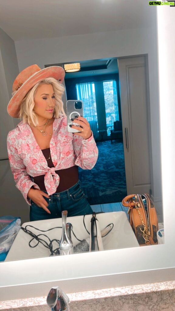 Savannah Chrisley Instagram - What an experience 😍 @sadiejameshatco is not only the sweetest human being ever… but INSANELY talented!! Thank you for making me the hats of my dreams 🥰❤ •••• If you could design your hat what story would it tell?