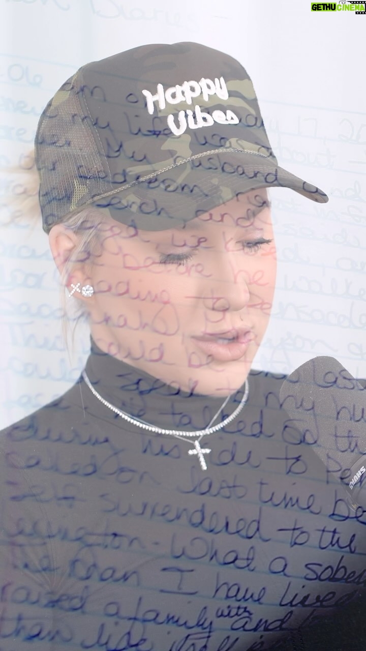 Savannah Chrisley Instagram - Have you ever felt your heart breaking into a million pieces but you just have to keep pushing forward? That’s how I have felt for the past 389 days… I miss my mama so bad that it hurts. I long for her hugs, laughs, and guidance. I hope these letters touch your heart like they did mine. To know my mama is to know the greatest angel on earth. Welcome to “THE PRISON DIARIES SERIES” ❤️ Listen now on your favorite podcast platform or subscribe and stream on YouTube 🎙️ #chrisleyknowsbest #chrisleyconfessions #juliechrisley #unlockedwithsavannahchrisley #podcast #nashville #unlocked #thecastcollective #prisonreform Nashville, Tennessee