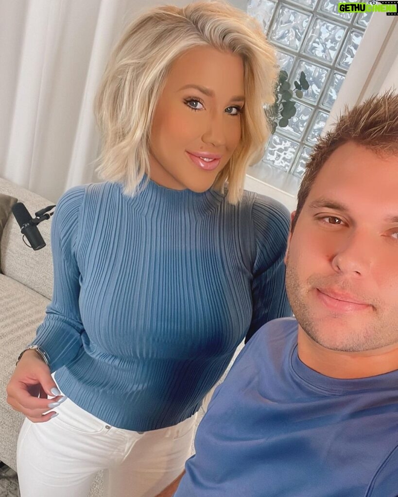 Savannah Chrisley Instagram - Well… we have shown up to work matching 🤣🤷🏼‍♀… just wait till you see what we did on @unlockedwithsavannah today 🤦🏼‍♀